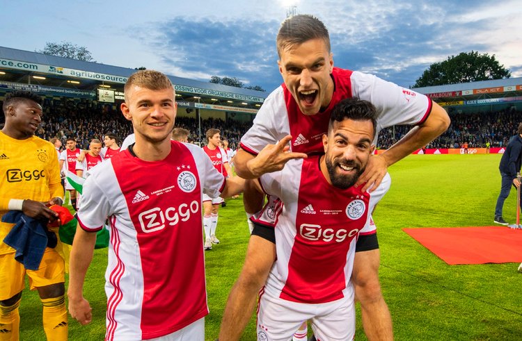 在每个赛季 在每个赛季